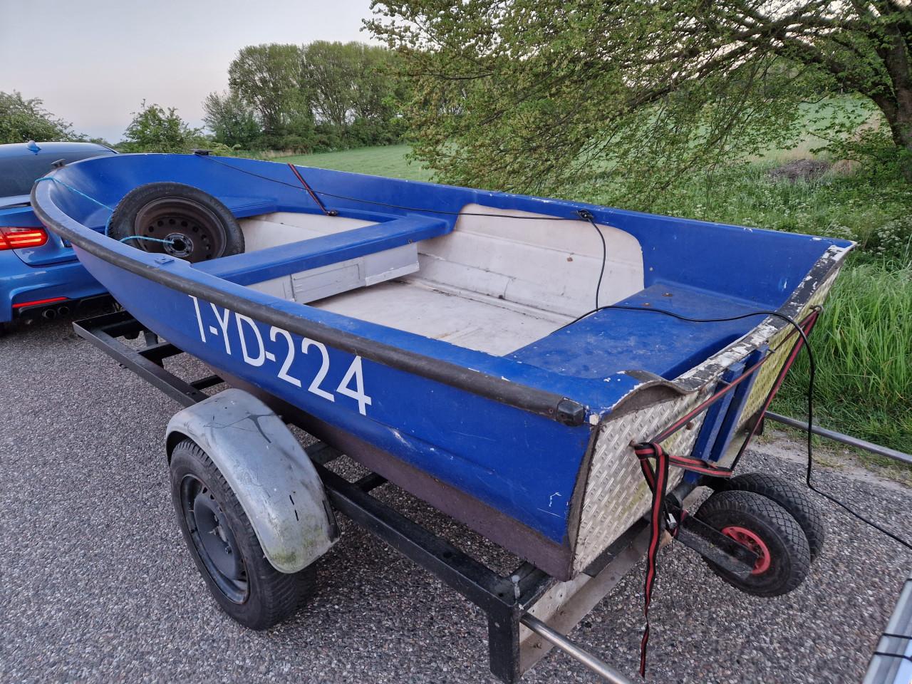 ELAN 401 vis / tour boot met trailer € 650,-