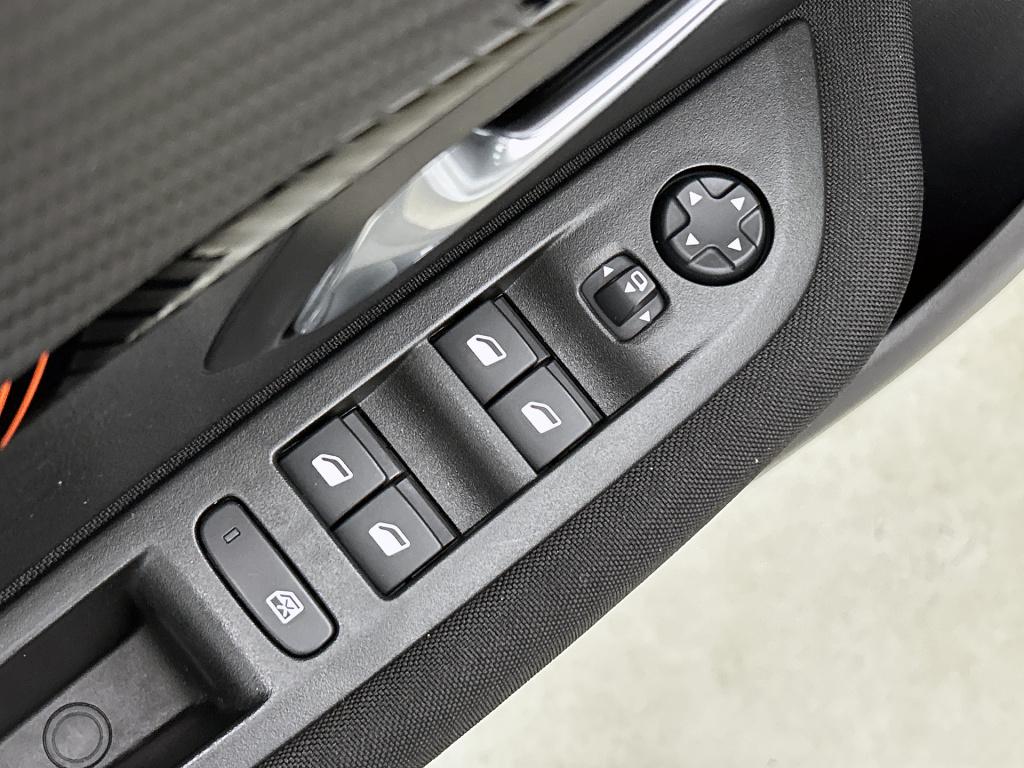 Peugeot 208 82 pk active pack | rijklaar | apple carplay | lichtmetalen vel