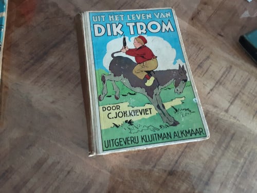 2 oude boeken .dik trom en Michiel de ruiter