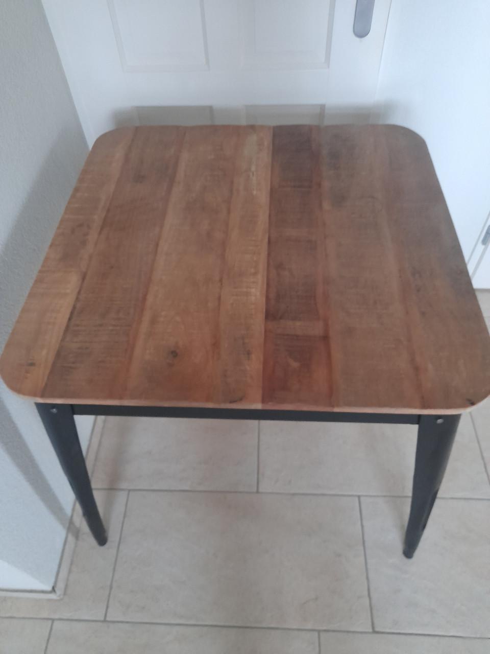 Leuke Tafel 81 x 81 x 76,5H ( in goede staat )