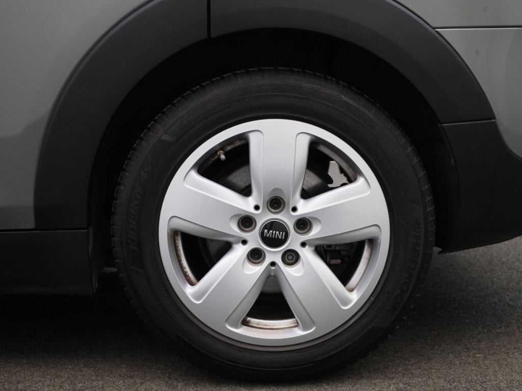 Mini Clubman 1.5 cooper essential | automaat | lage km stand! | navigatie |