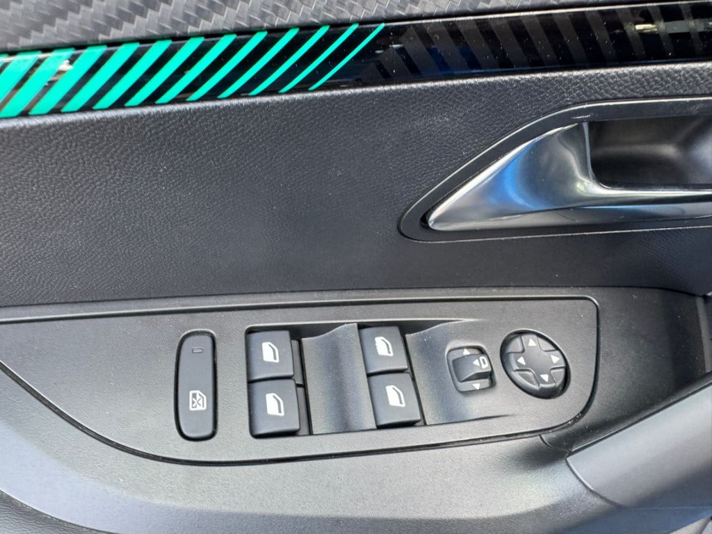 Peugeot 2008 1.2 puretech allure