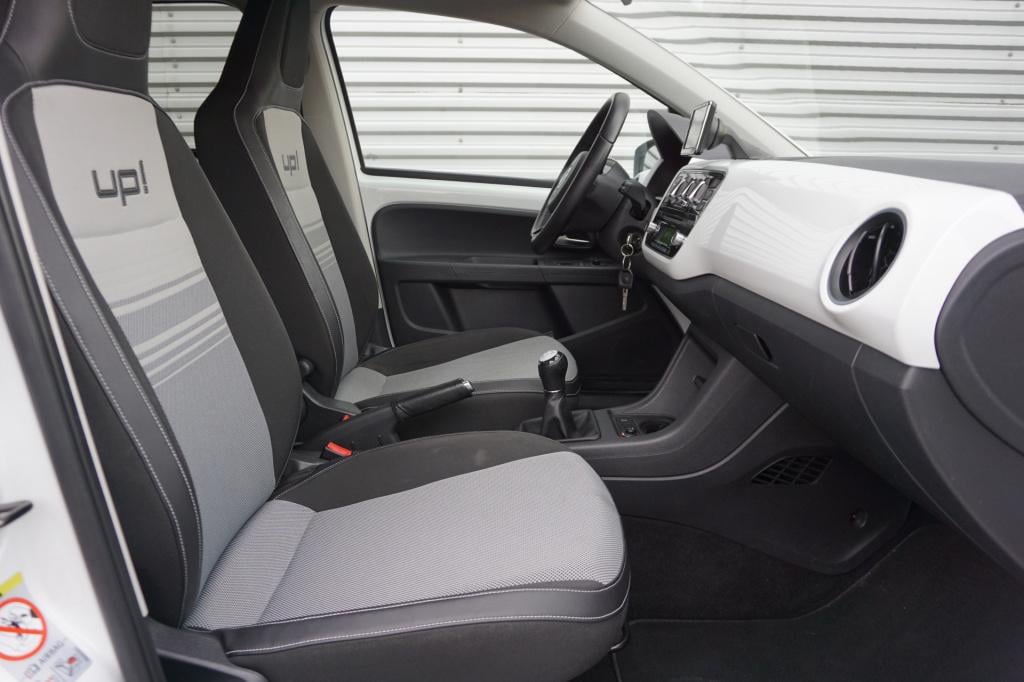 Volkswagen UP! 1.0 high up! bluemotion airco / navi / cruise / elektr. rame