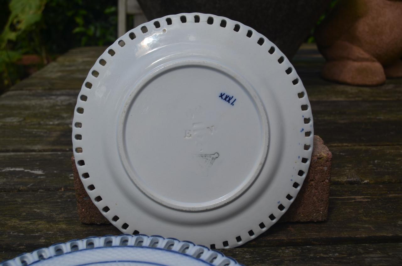 5 Identieke porseleinen gebaksbordjes