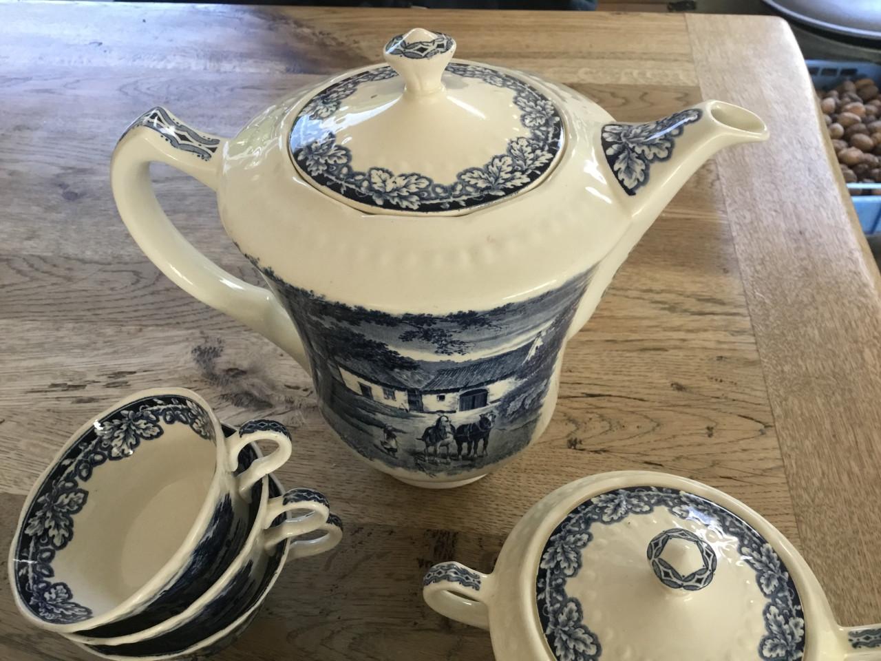 Boerenhoeve servies SCM