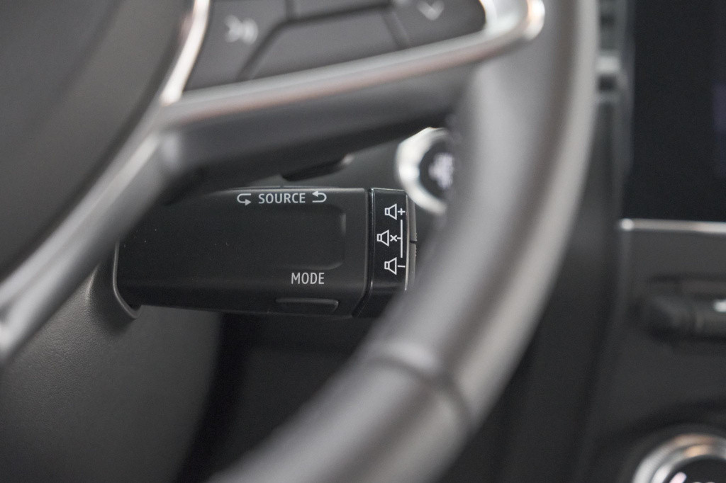 Renault Captur mild hybrid 140 edc techno | camera | 9.3 inch scherm | appl