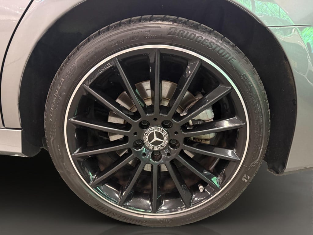Mercedes-Benz A-Klasse 250 e amg line pano led matrix