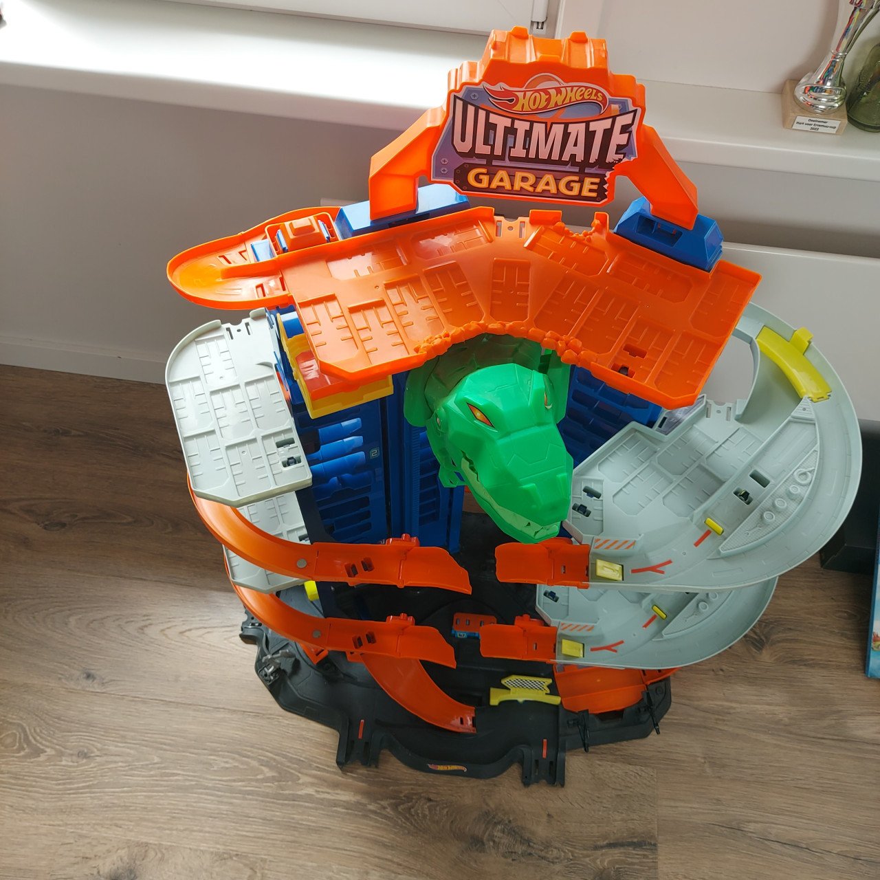 Hotwheels racebaan t-rex