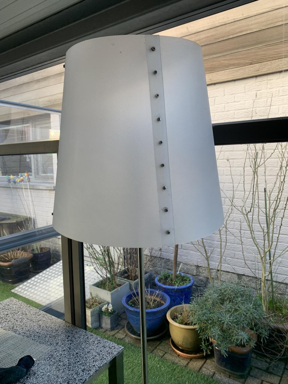 Prachtige lounge als nieuw topmerk jati kebon Mooie staanlamp krijg je er b