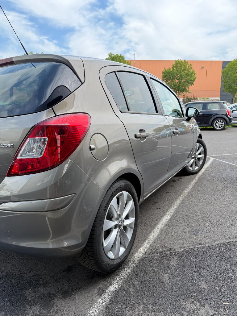 Opel Corsa 1.2 ecoflex selection - airco - stoelverwarming