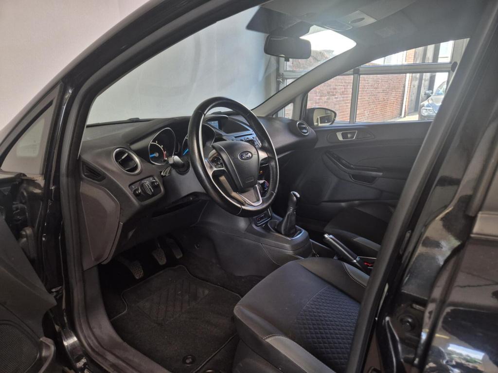 Ford Fiesta 1.25 / nieuwe db riem / parkeersensoren / stoelverwarming