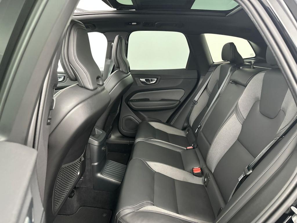 Volvo XC60 t6 398pk recharge black edition ultra| pano| 360camera| adap.cru