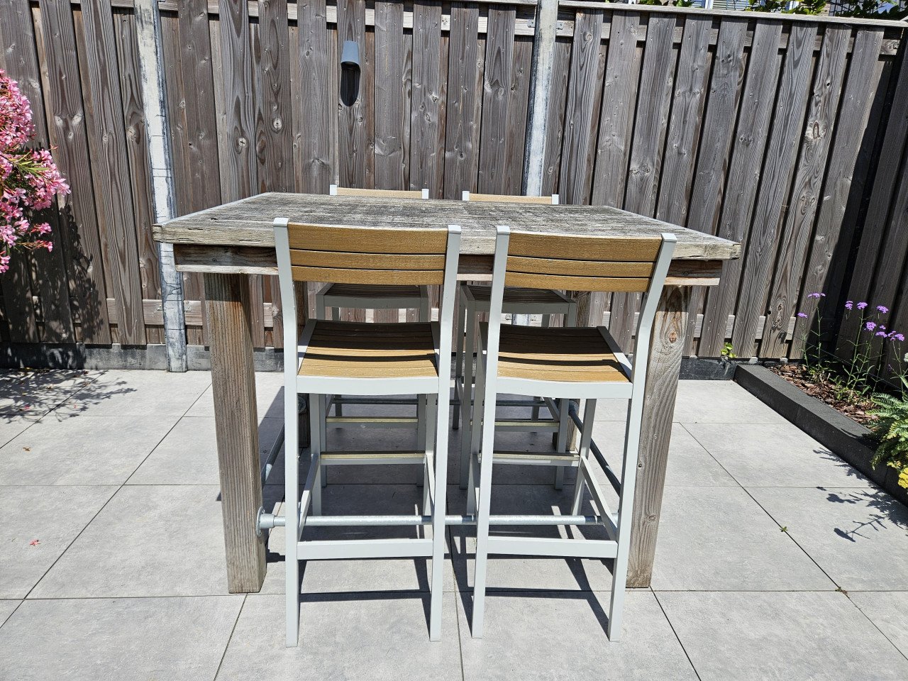 Tuintafel + 4 stoelen
