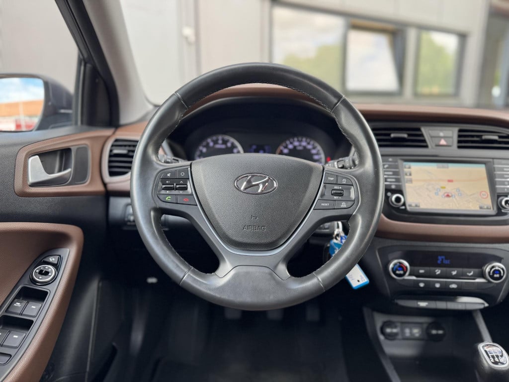 Hyundai I 20 1.2 hp i-motion comfort | trekhaak | navigatie | camera | park