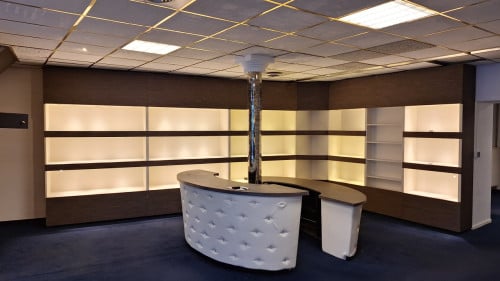 XXL kastenwand met verlichting, kleppen en lades – luxe uitstraling