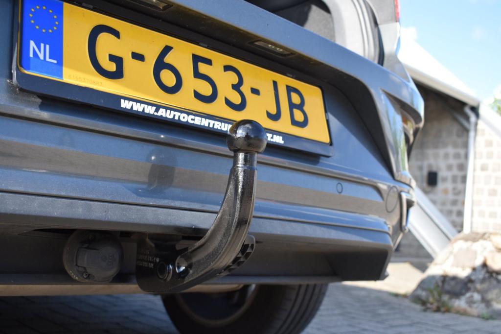 Volkswagen T-roc 1.5 tsi r-line | pano | trekhaak | camera | beats | nap | 