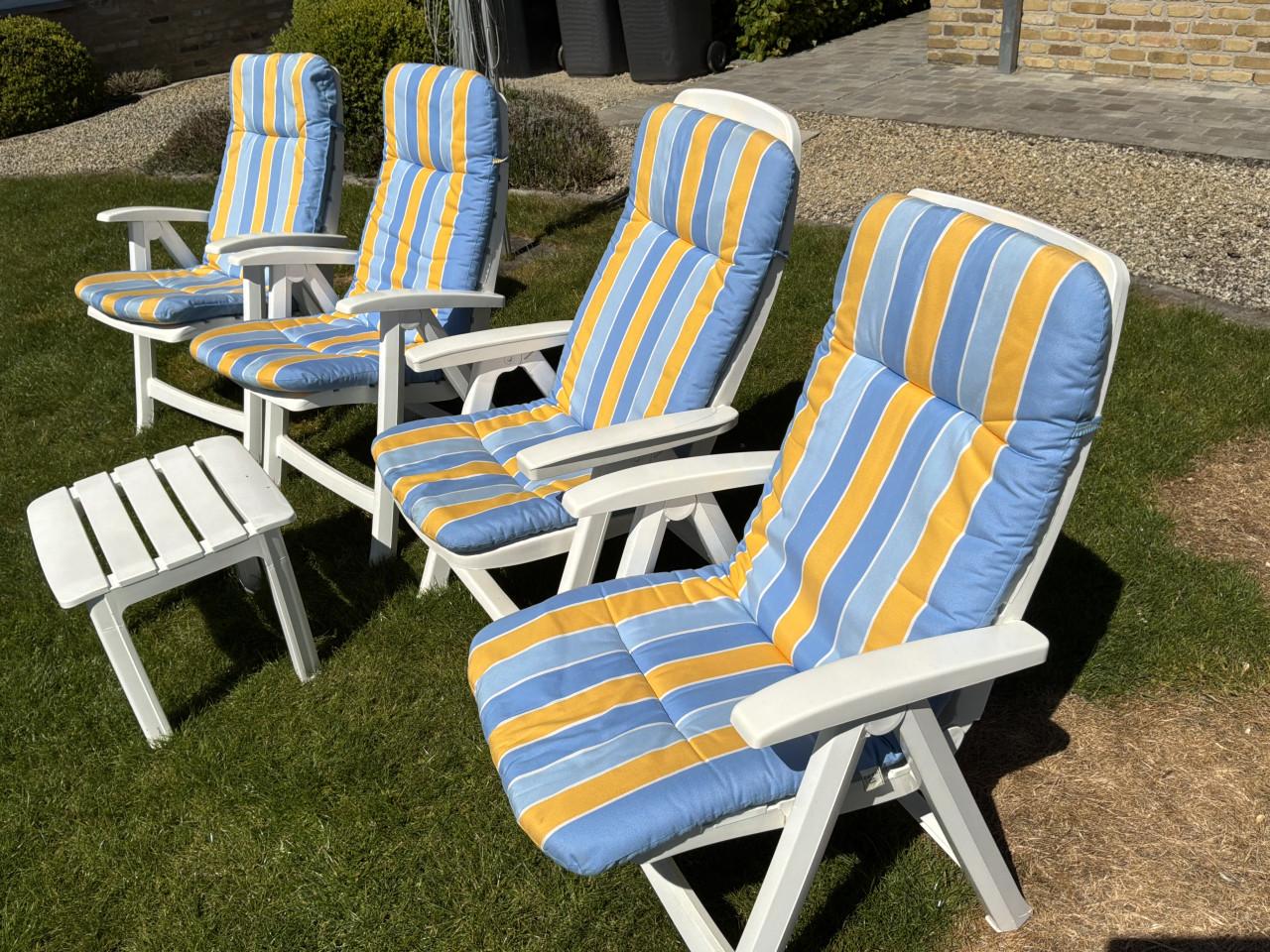 Tuinstoelen en bijzettafel