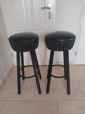 2 Barkrukken  (in goede nette staat )