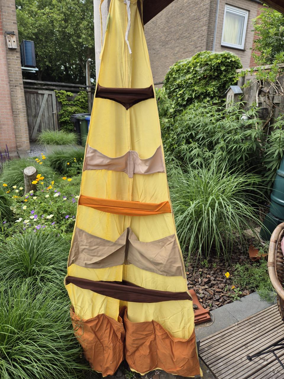 Hoekkast tent