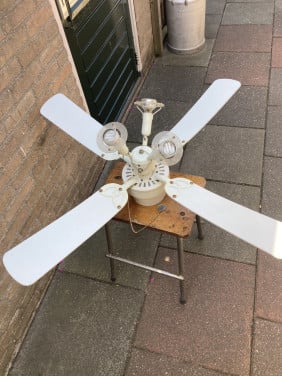 Plafondventilator met 3 spotjes