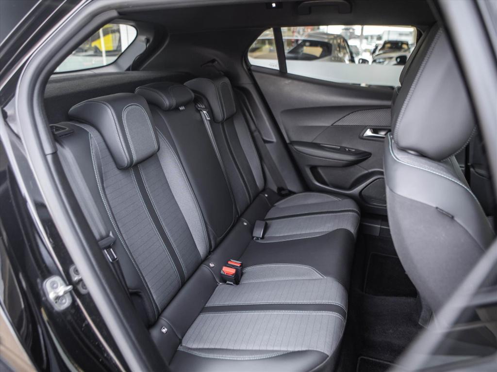 Peugeot 2008 1.2 puretech allure | trekhaak | bluetooth | apple carplay | a