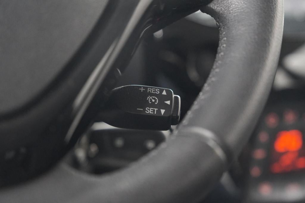 Peugeot 108 1.0 e-vti allure top! | elektrisch vouwdak | camera | navigatie