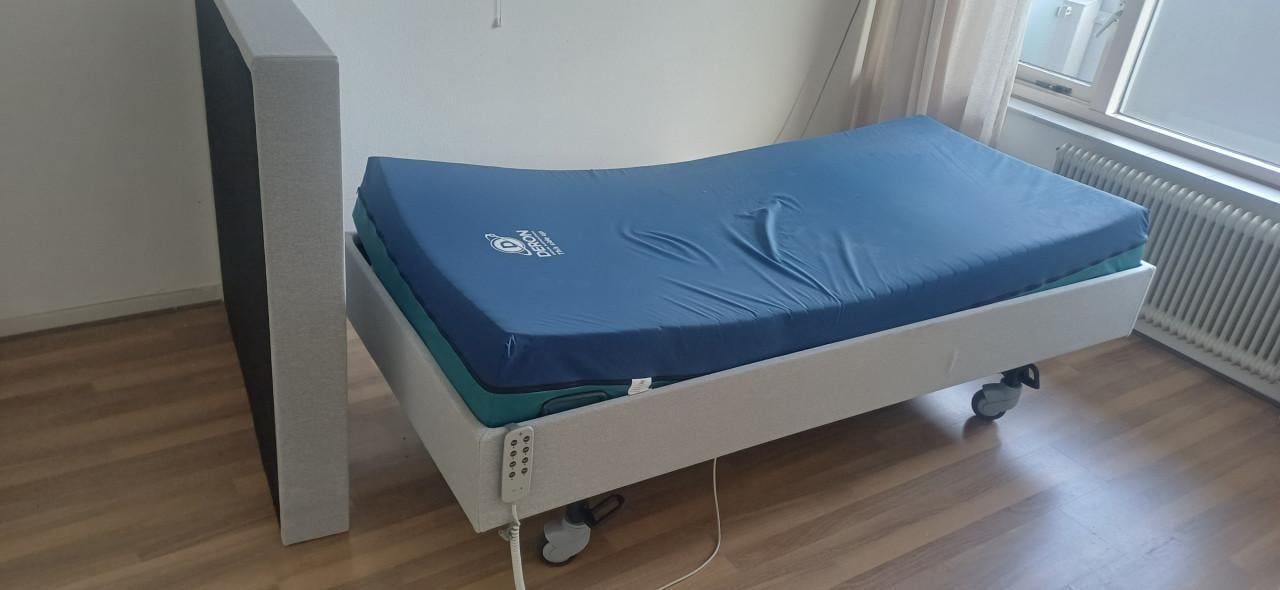 Bed hoog/laag electrisch verstelbaar