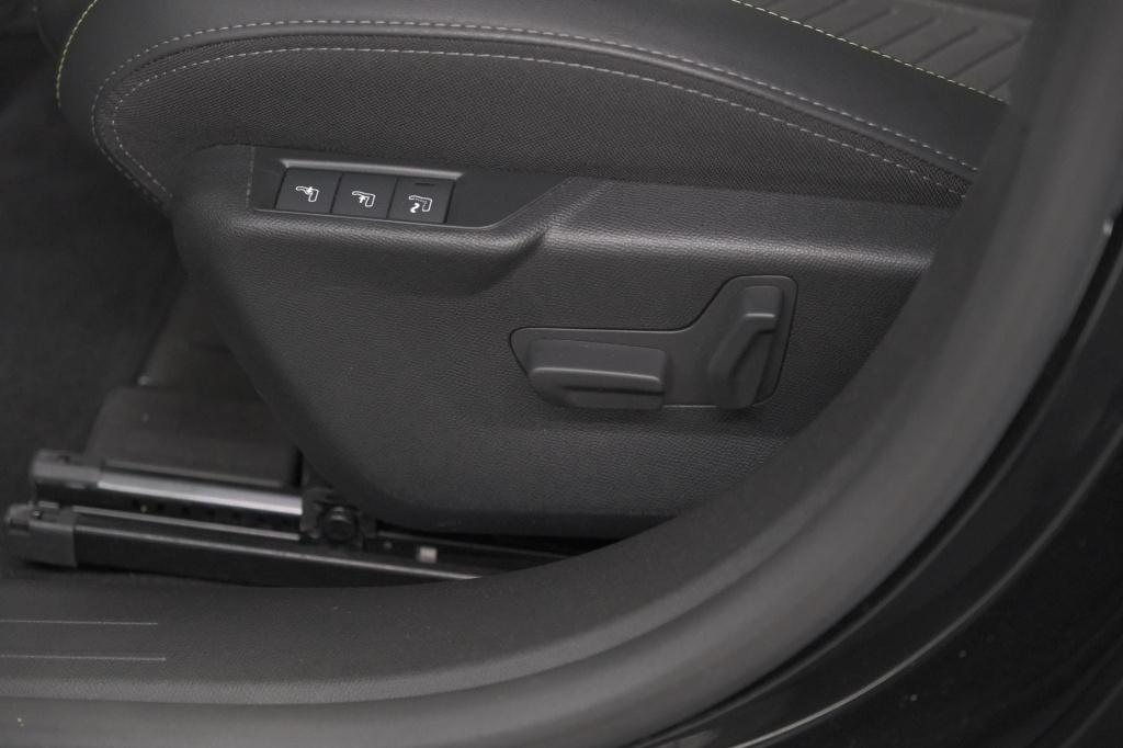 Peugeot 208 1.2 hybrid 145 e-dcs6 gt | alcantara pakket | camera | apple ca