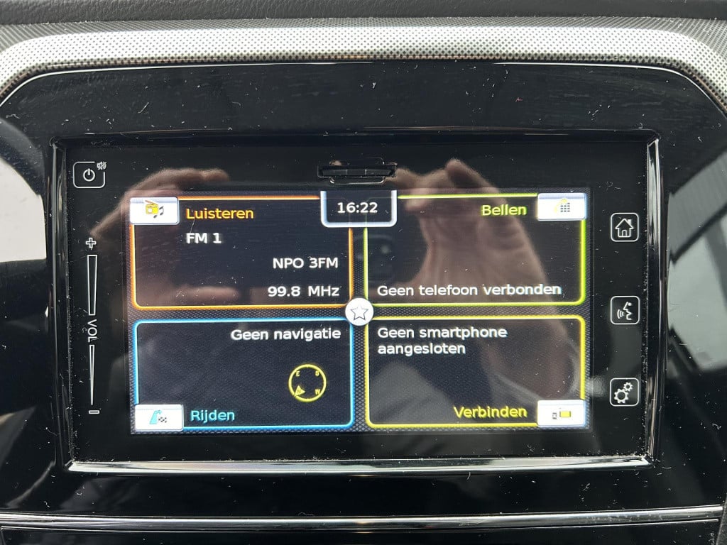 Suzuki Vitara 1.4 boosterjet style smart hybrid
