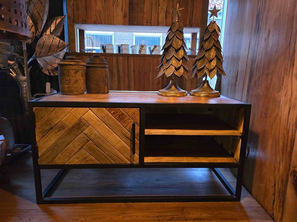 DECORATIE, BANKJES OLD WOOD, TV STANDS OLD WOOD, WANDDECOS, EN VELE ANDERE