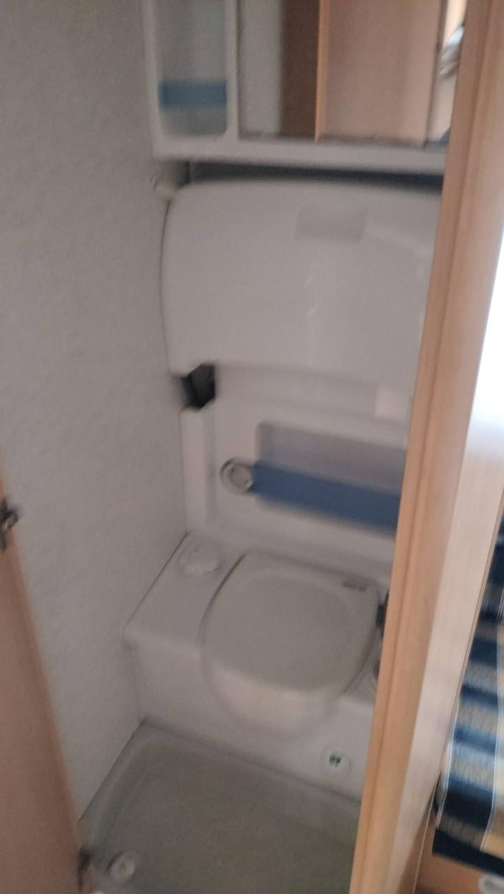 HOBBY 400 SB met voortent en luifel