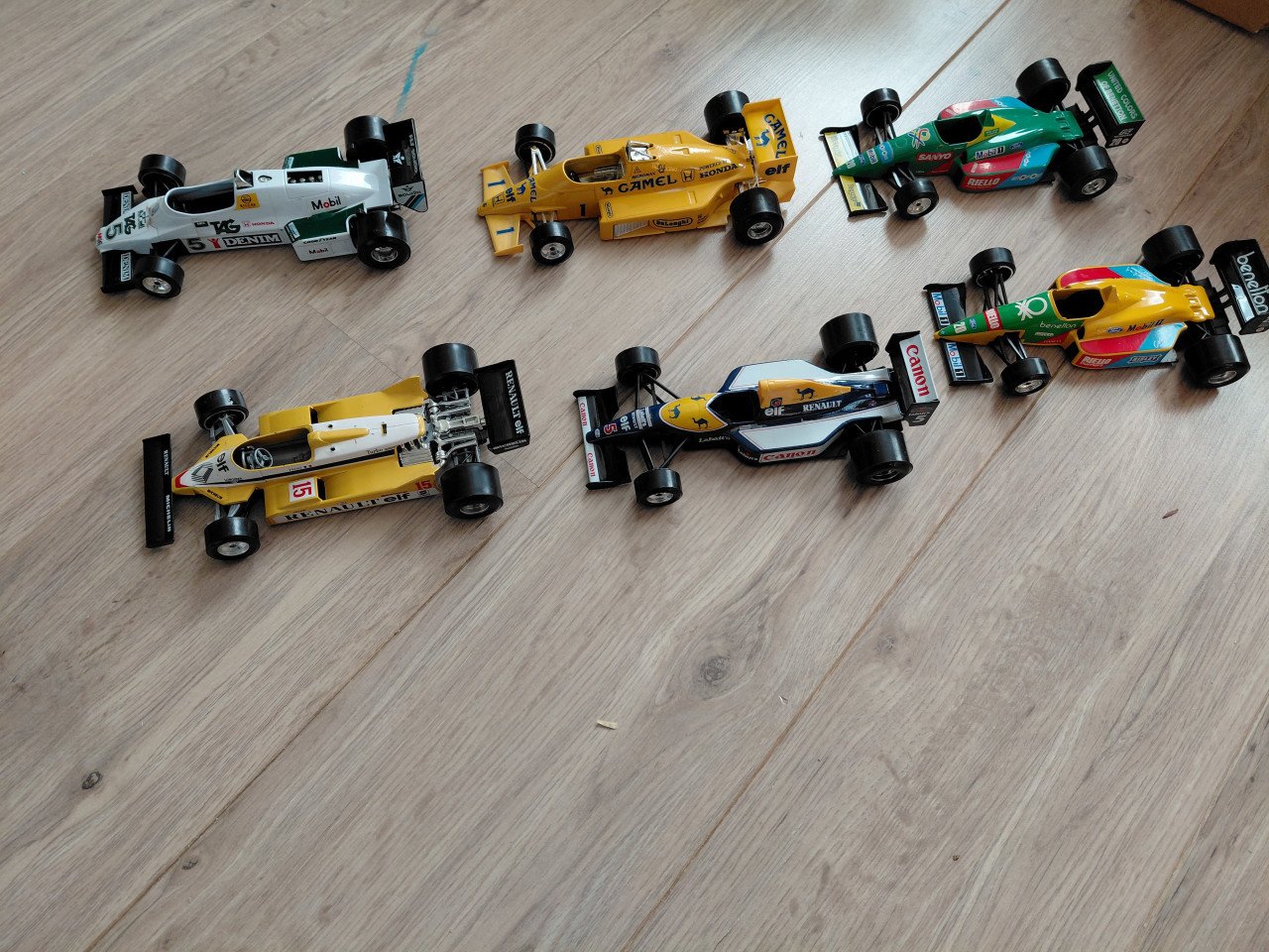 Formule 1auto's  Burago schaal 1:24 6 stuks