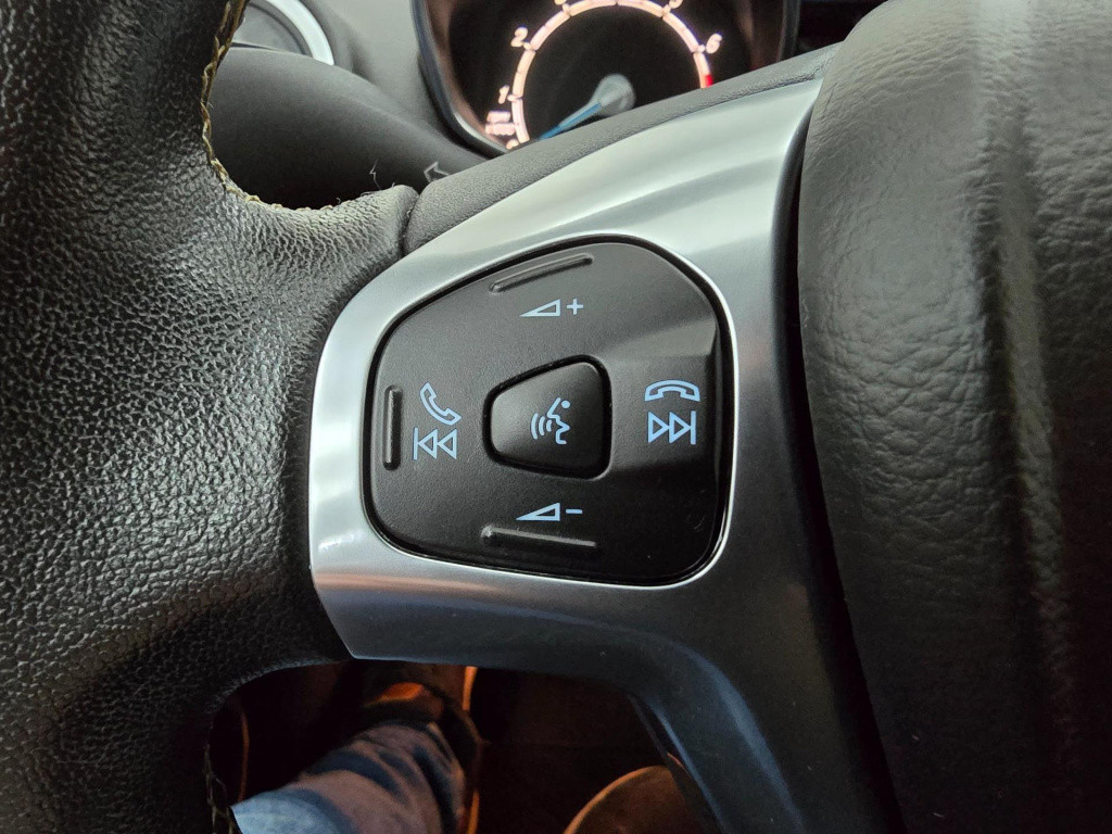 Ford Fiesta occasion met cruisecontrol en bluetooth connecten | tweedehands