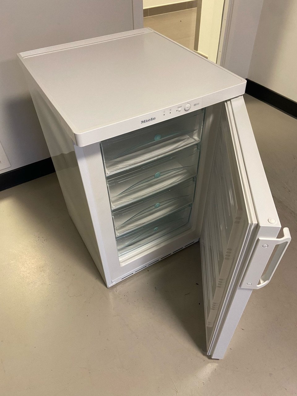 Te Koop Miele Tafelmodel diepvries*****