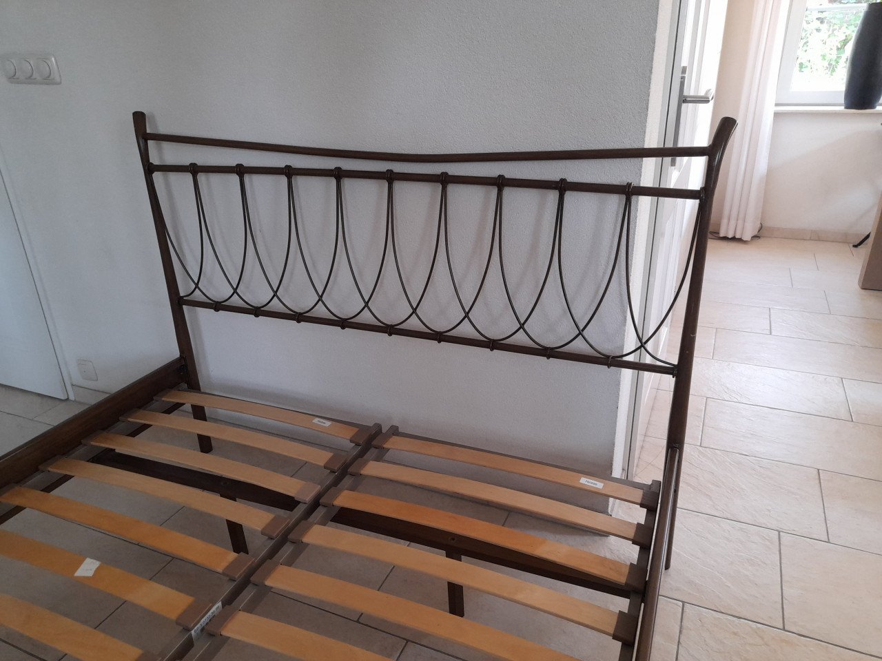 2 persoons bed 140 x 200 ( in goede nette staat )