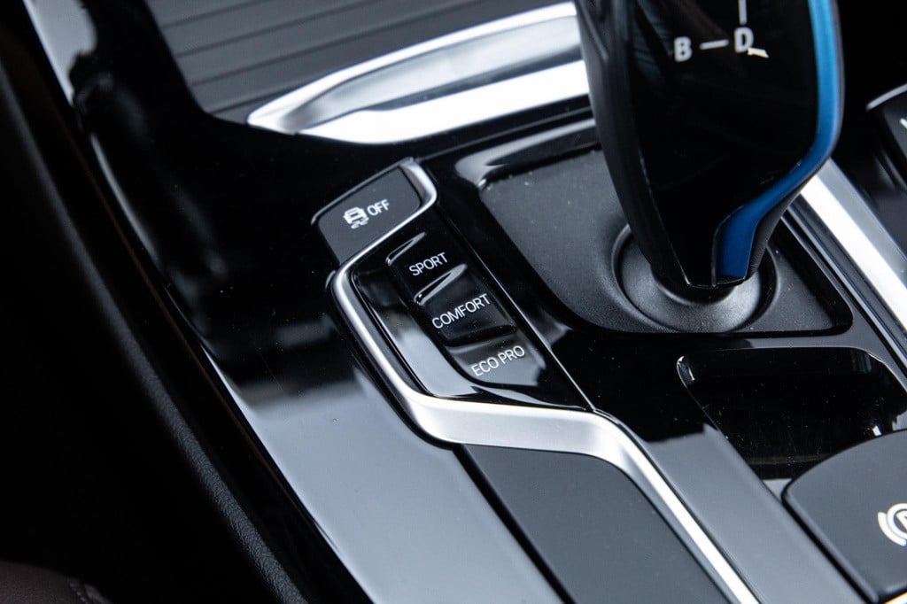 BMW Ix3 high executive 80 kwh panoramadak / carplay / bruin leer / navi