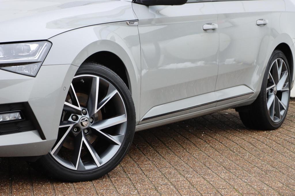 Skoda Superb combi 1.4 tsi iv sportline 218pk dsg6