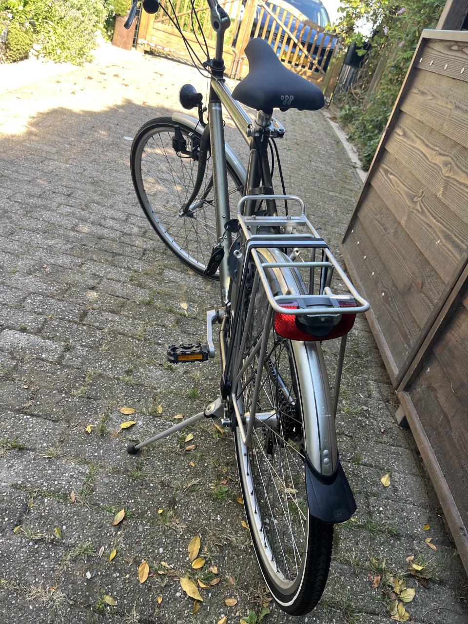 Herenfiets Sportfiets Sparta Marathon 21 versn. Velgrem, verlichting.