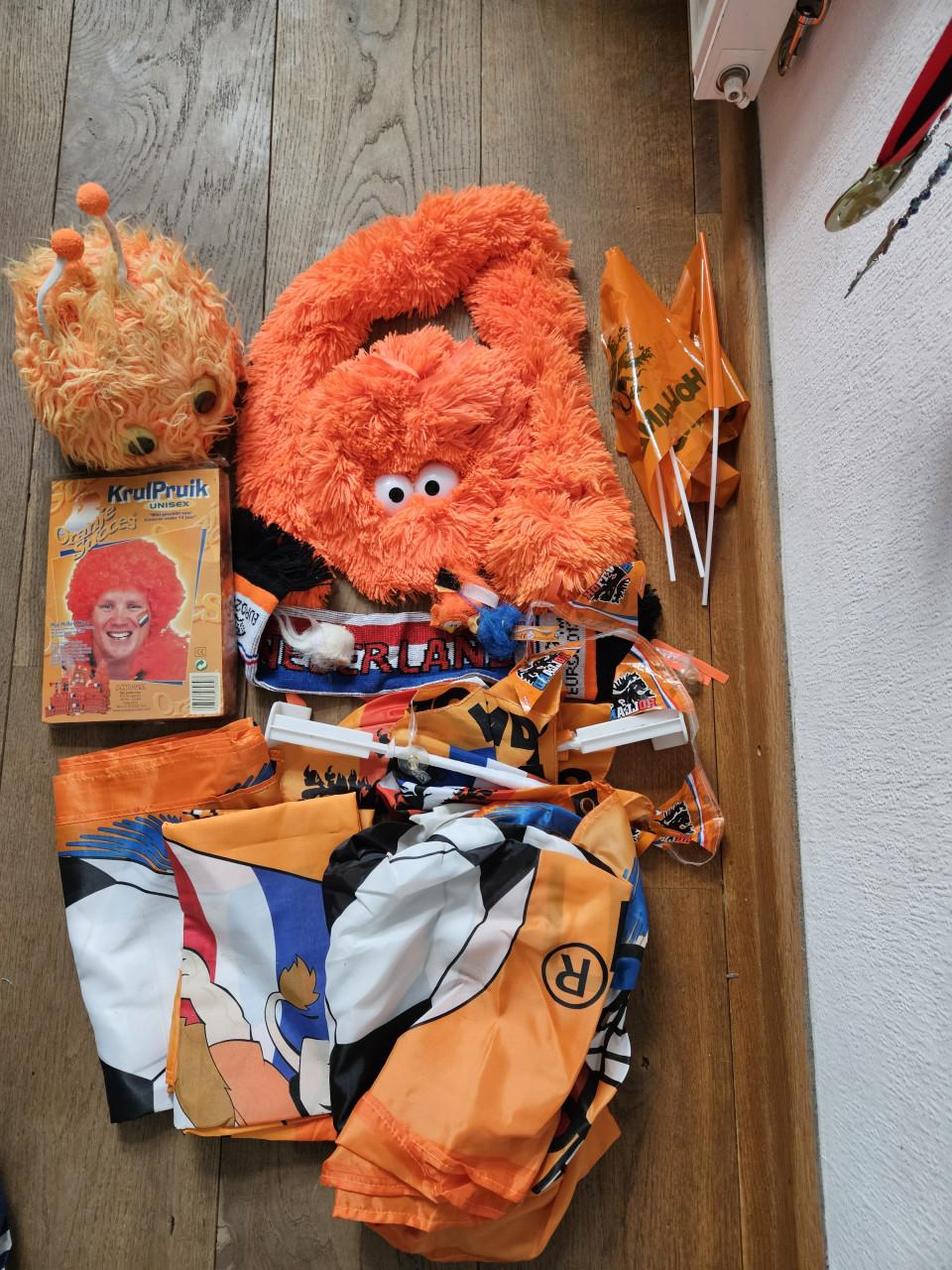 Oranje voetbal spullen