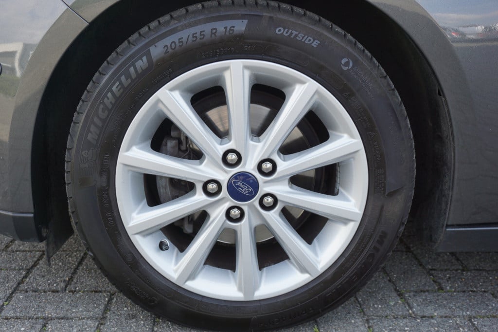 Ford Focus wagon 1.0 titanium climate / navi / stoelverw. / cruise / trekha