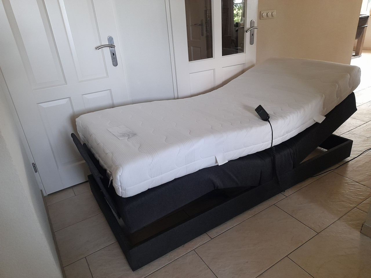 Elektrisch verstelbare Boxspring 90 x 200 (in goede  nette staat )