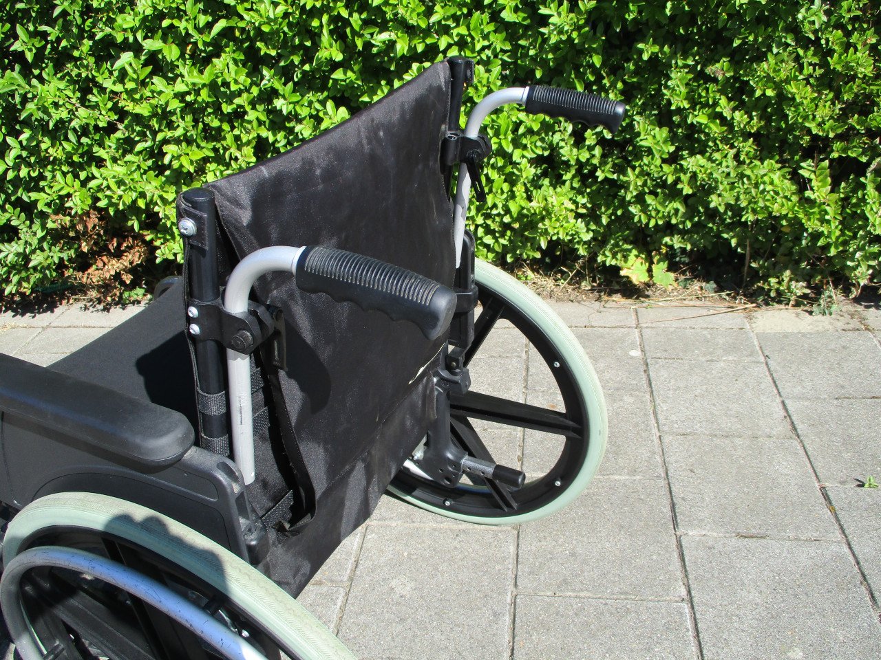 Te koop QUICKIE rolstoel voor grotere en zwaardere mensen (max 150 kg )