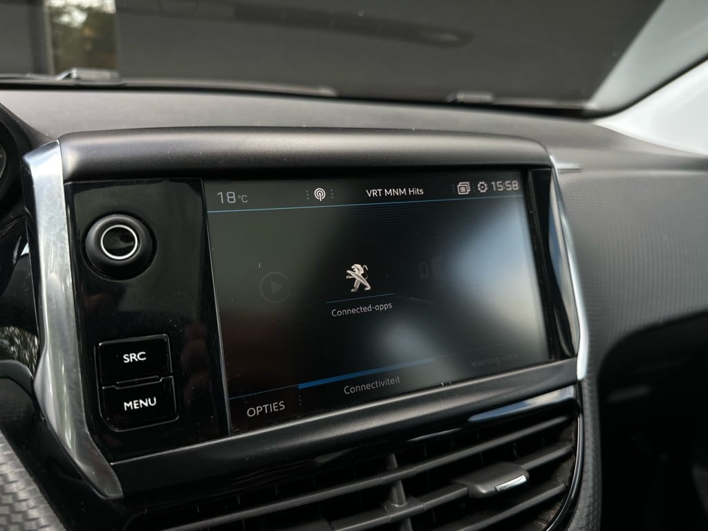 Peugeot 2008 1.2 t blue lion // panoramadak // apple carplay //