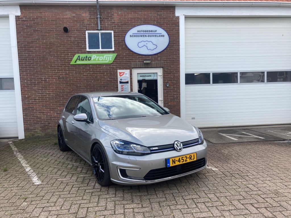 Volkswagen E-golf e-golf 136pk, virtual cockpit, apple carplay, navigatie