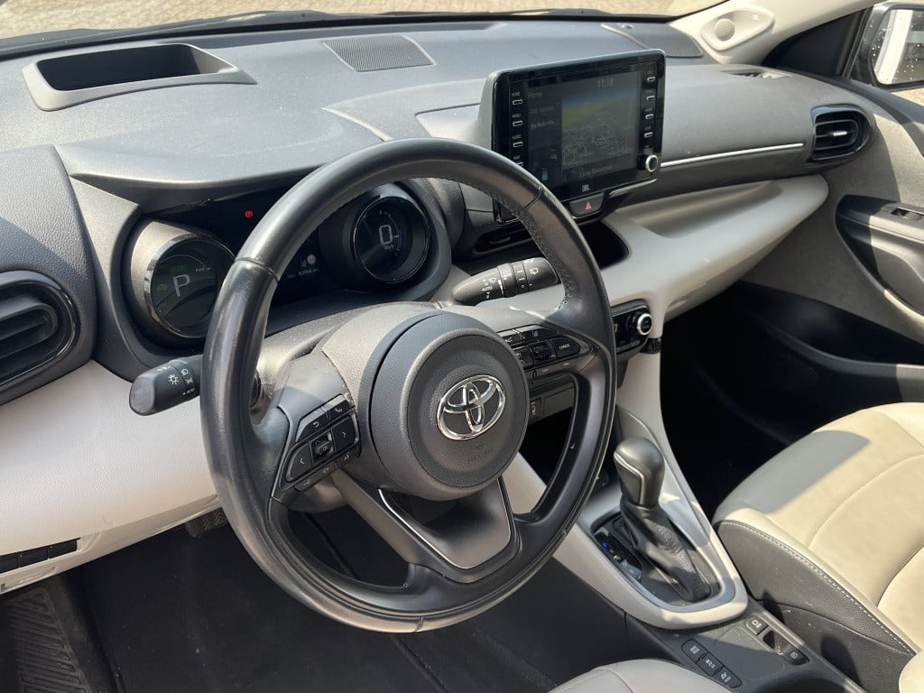 Toyota Yaris | net binnen | 1.5 hybrid executive | leer | head-up display |