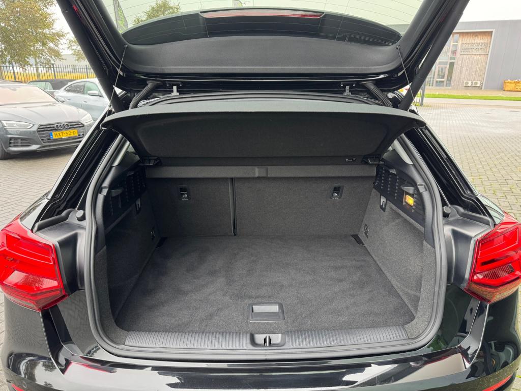 Audi Q2 35 tfsi sport * black pack * keyless * matrix led * stoelverwarming