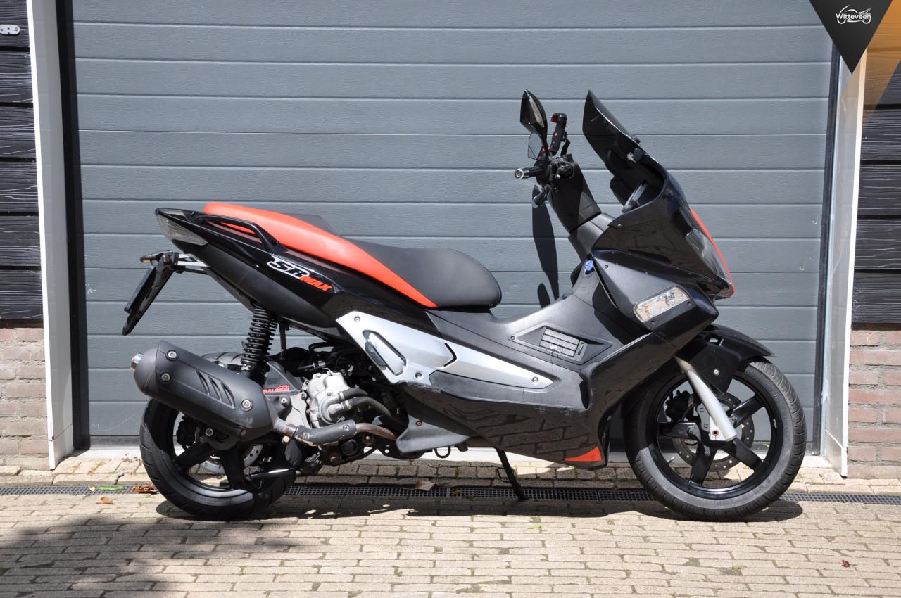 Aprilia SR Max 300 Rappe motorscooter!