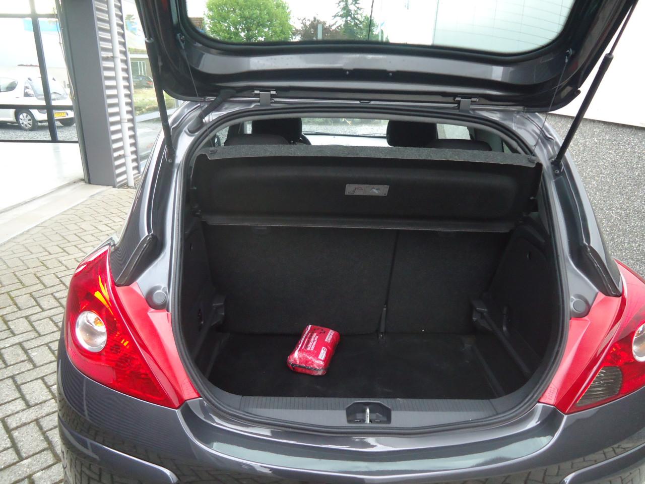 OPEL CORSA 12-16V 3DRS SELECTION