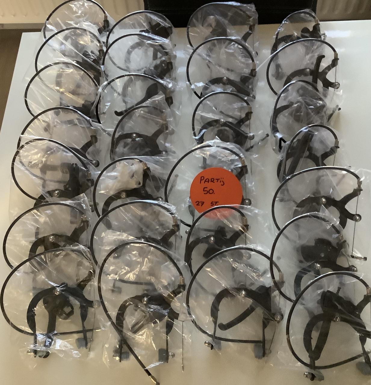 **** partij knijpremsetjes voor 12 inch fietsjes. ****.   (partij 50)