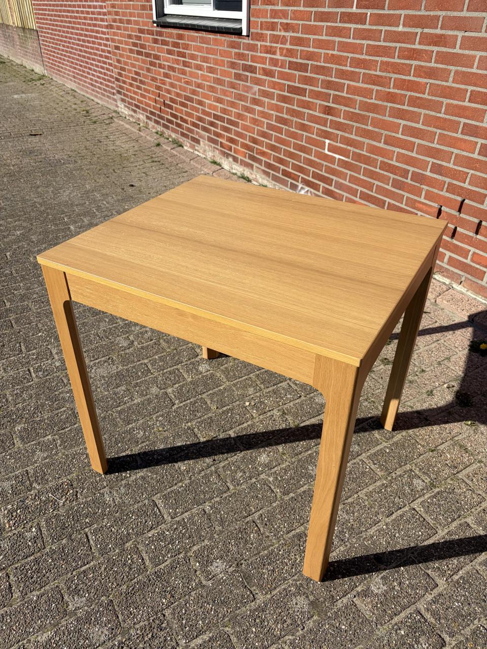 Ikea uitschuifbare eettafel van serie Tonstad.
